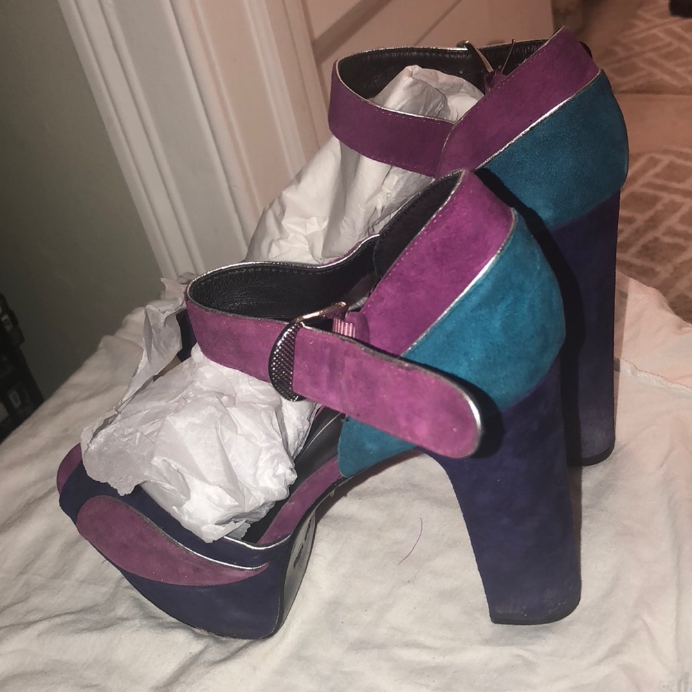 Shoes - Picture 2 of 3